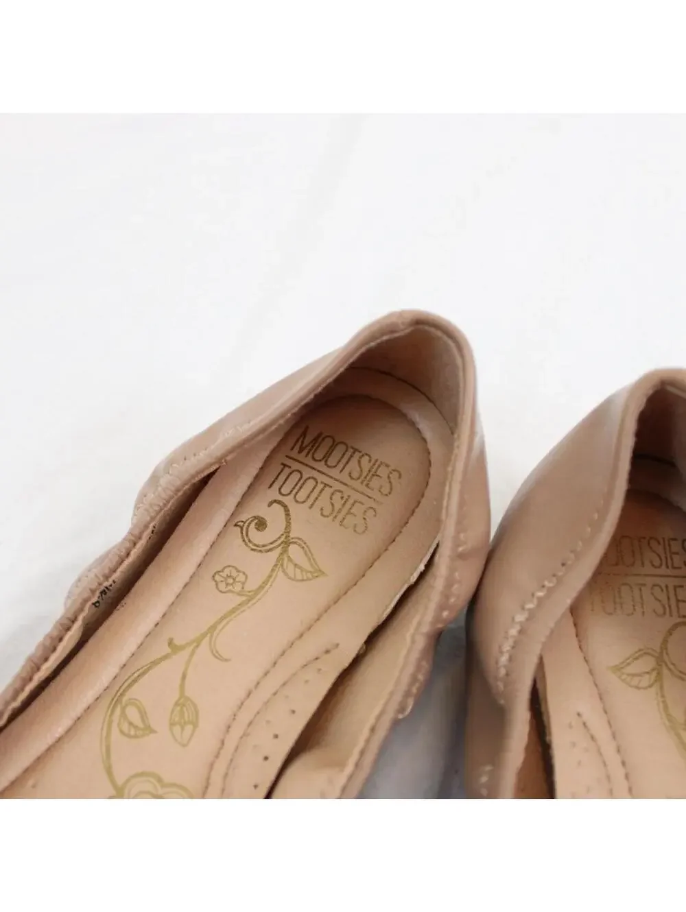 Mootsies Tootsies Cameo tan ballet flats with bow detail. Size 8.5